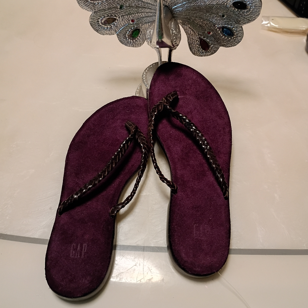 GAP Women's Deep Purple Sandals Suede Índole. Size 6